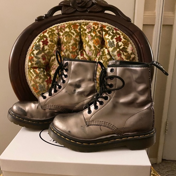 Monochrome Doc Marten boots - Picture 2 of 4